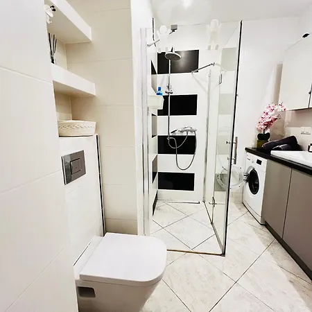 Filmowa Kawalerka Z Uroczym Tarasem I Garazem Podziemnym Apartman