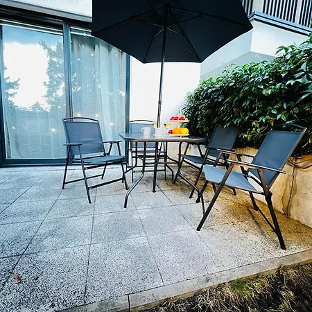 Filmowa Kawalerka Z Uroczym Tarasem I Garazem Podziemnym Βαρσοβία