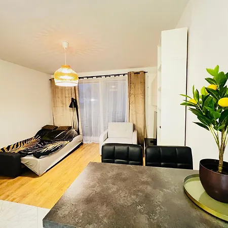 Filmowa Kawalerka Z Uroczym Tarasem I Garazem Podziemnym وارسو