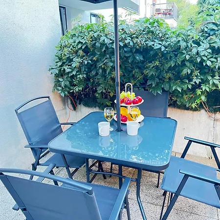 Filmowa Kawalerka Z Uroczym Tarasem I Garazem Podziemnym